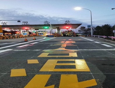 临沧临沧高速道路划线施工
